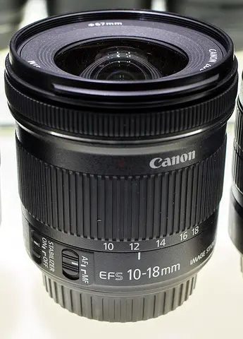10mm 18mm zoom lens. CANON EF MOUNT LENS