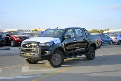 2025 Toyota Hilux 4.0L adventure With BSM ! Door Molding