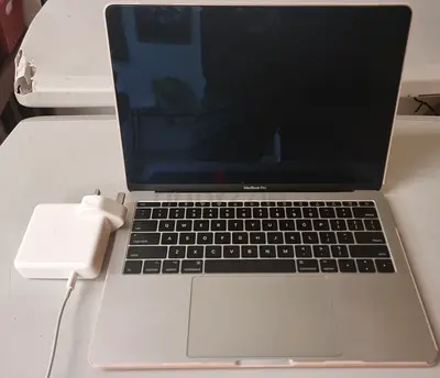 Mc book pro 13inch 2017