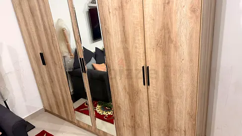 Stylish 6-Door Wardrobe with Mirrors