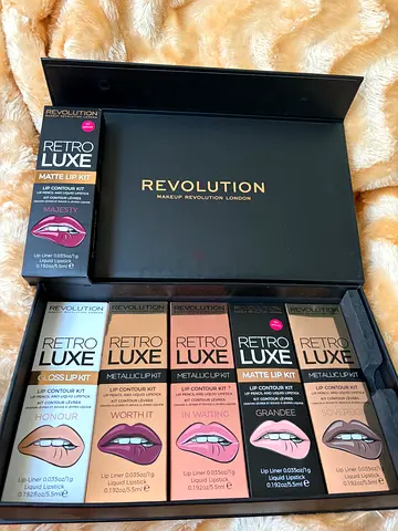 Revolution Retro Luxe Matte Lip Kit
