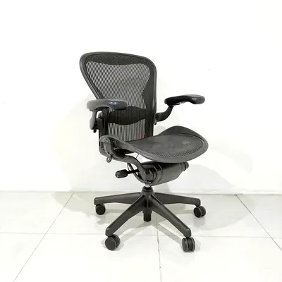 Herman miller Aeron size B fully loaded