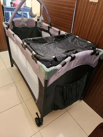 Foldable baby crib
