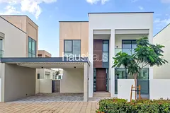 Park-Backing | Family Villa | Seconds to Pool