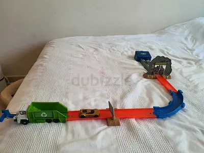Hot Wheels Trash Basher Play Set – Blast Through Garbage Alley