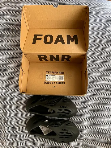 YZY - Foam RNR - Carbon - US7