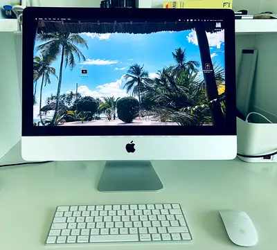 Apple iMac 21.5 inch with Keyboard and Mouse
