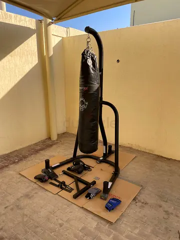 Boxing bag, frame and wall bracket - Everlast, Turner Max and Decathlon