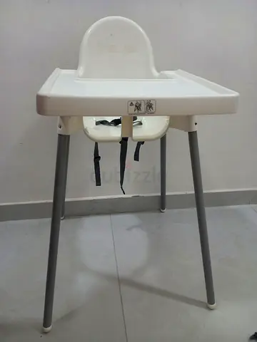 كرسي مرتفع للأطفال