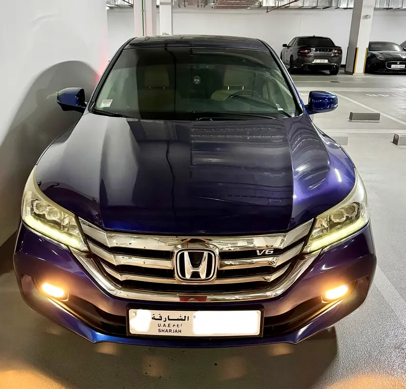 Honda Accord 2016 — photo 1 of 8