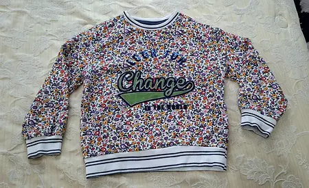 Colorful Floral Sweater with Change Print