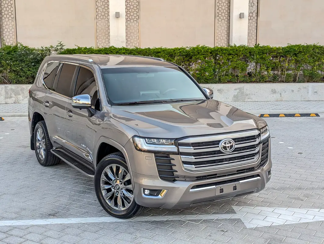 Toyota Land Cruiser 2013 — photo 1 of 20