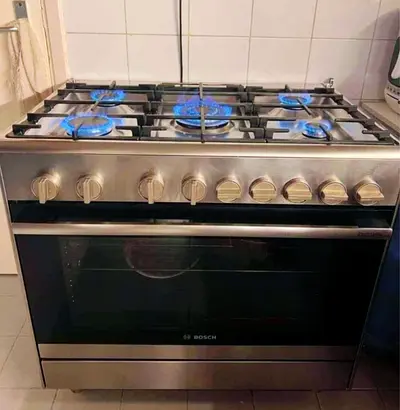 Powerful  Reliable Bosch 5-Burner Full Gas Cooker – 90×60 cm