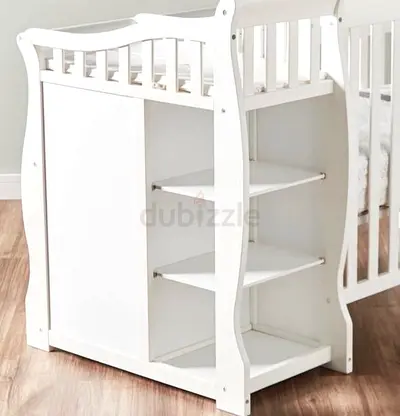 Elegant White Baby crib for Nursery