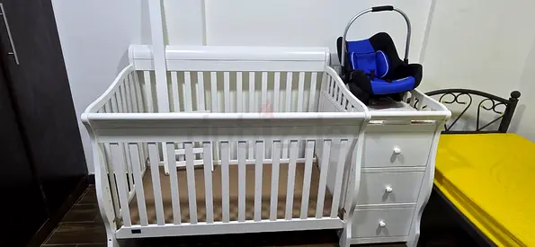 Giggles Baby Crib with Changing Table and Car Seat
