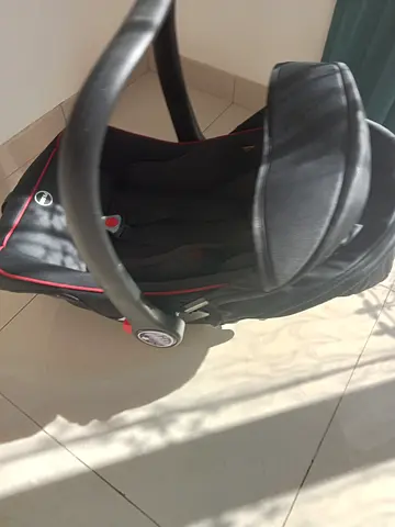 Comfortable Giggles Baby Car Seat for Safe Travels