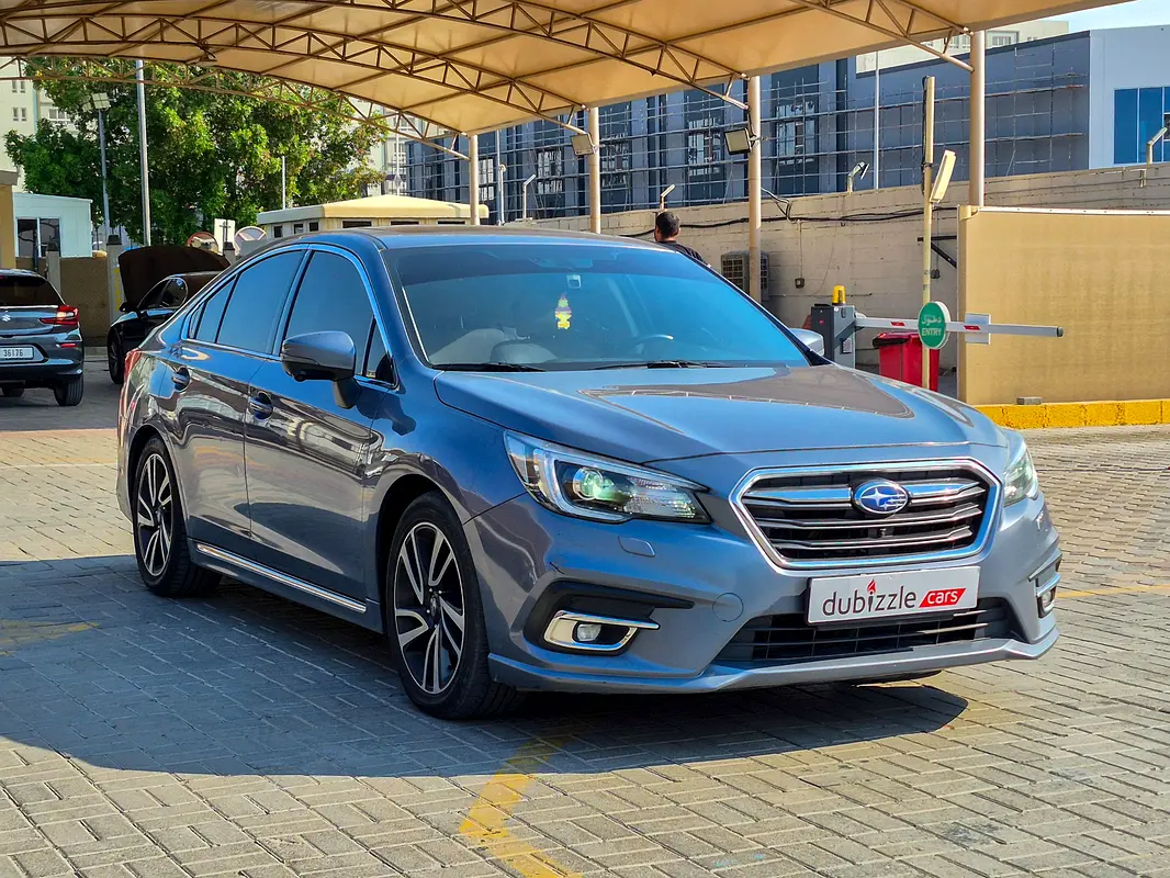 Subaru Legacy 2018 — photo 1 of 16