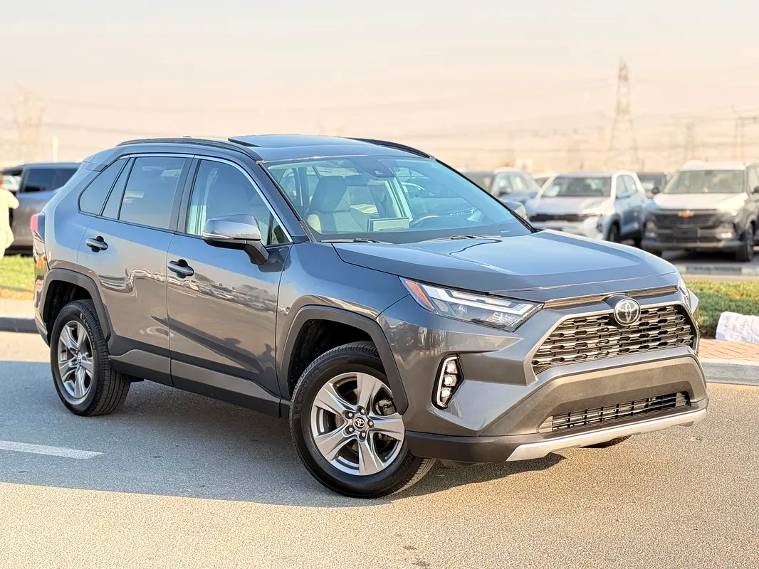 Toyota Rav 4 2022 — photo 1 of 19