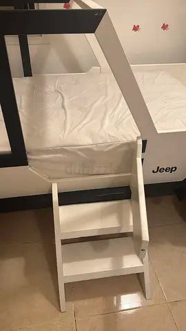 Jeep-Themed Kids Bunk Bed with Stairs