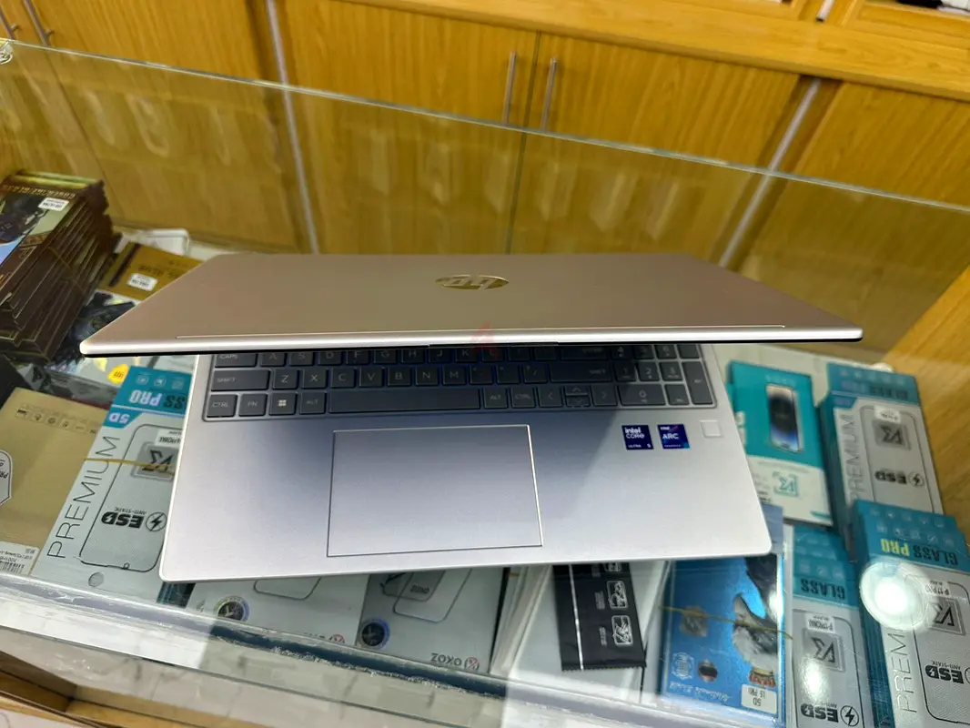 Processor: Intel Core Ultra 5 125H
RAM: 8 GB DDR5 (fast memory SSD 512 NVME Screen: 15.6-inch Full