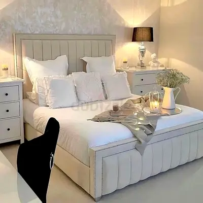Elegant Queen Bed