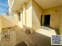 5-bedroom villa with a roof terrace at a great price, close to all amenities.