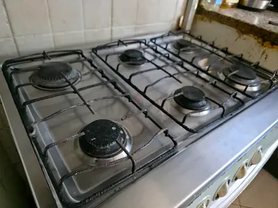 Whirlpool Gas Stove 6-Burner - 100 AED ONLY
