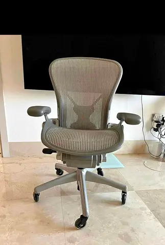 Herman miller Aeron size C fully loaded