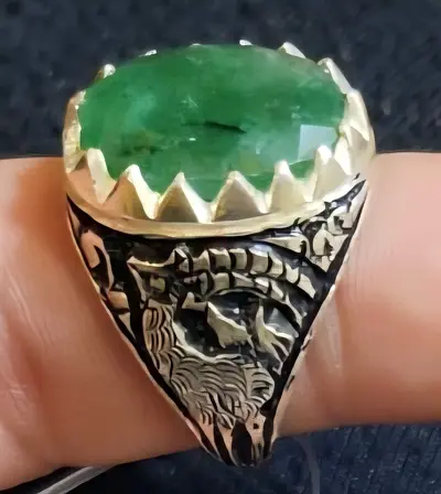 Pure african Emerlad  ring stone with certificate  مع شهادةة زمرد طبيعي