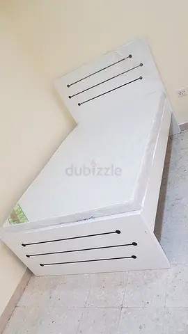 Im selling brand new twin size 120*190cm bed with mattress