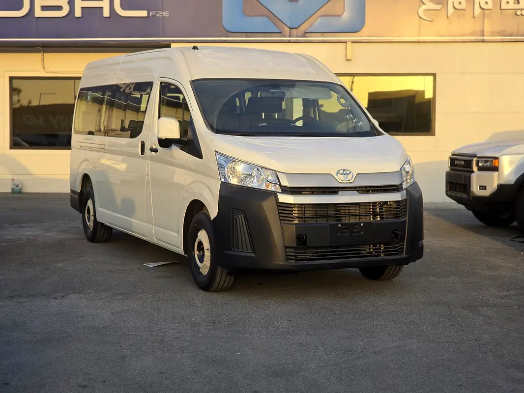 Toyota Hiace 2026 — photo 1 of 14