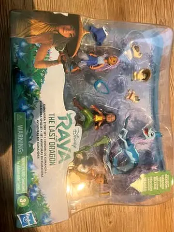 CLEARANCE BRAND NEW DISNEY RAYA KUMANDRA STORY PLAYSET