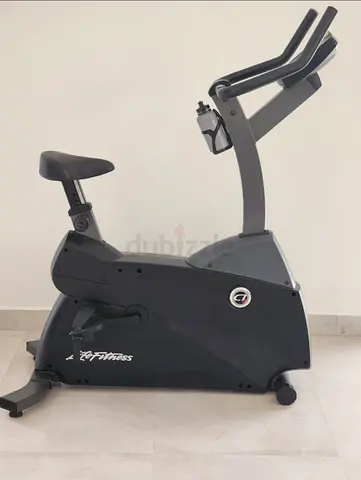 Life Fitness C1-5 Upright Cycle