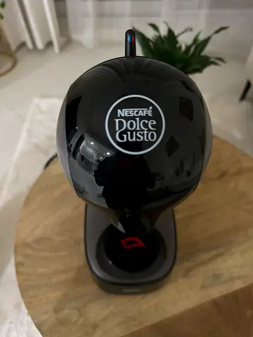 Nescafe Dolce Gusto Coffee Machine - DeLonghi