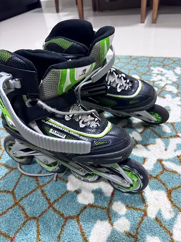 Inline roller skates