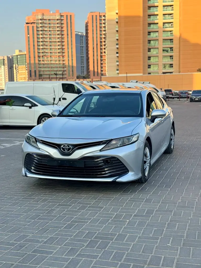 Toyota Camry 2023 — photo 1 of 8