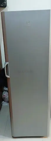 Indesit UIAA12S upright freezer