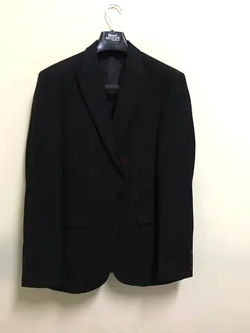(URGENT SALE) Classic Black Blazer for Men - Perfect for Any Occasion