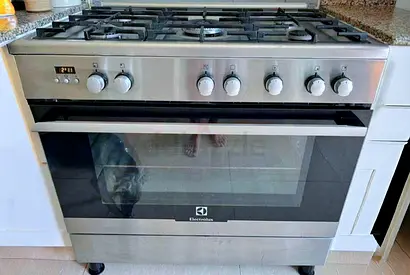 Electrolux 5 Burner Top Gas Oven Electric Cooker – 90 cm – Premium Performance
