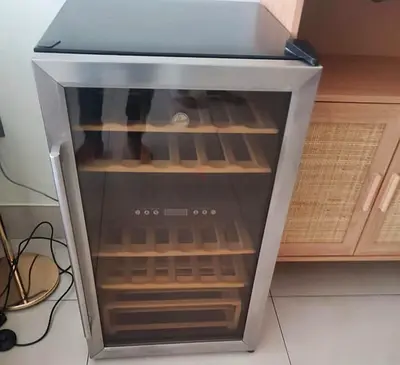 Hoover wine fridge 36  bottles very good condition