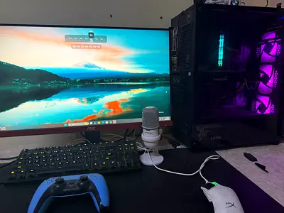 Full PC gaming set up with monitor and microphone for 3500