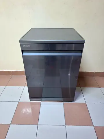 Samsung dishwasher 3rick latest model same like new condition With WiFi system