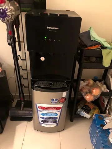 Bottom load water dispenser