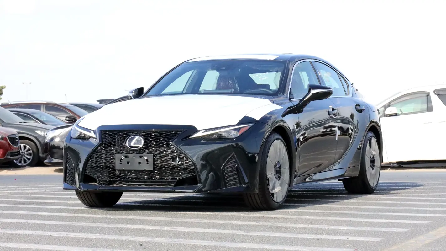 Lexus IS-Series 2025 — photo 1 of 13