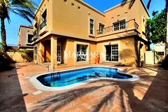 Luxury 4 bed+m villa private pool/garden