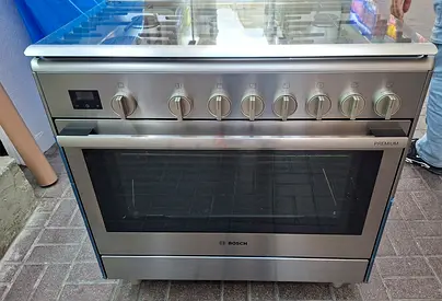 Bosch series 8  latest model full gas cooker 90x60 same like new condition perfect working