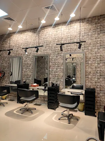 Assistant Beautician Lady