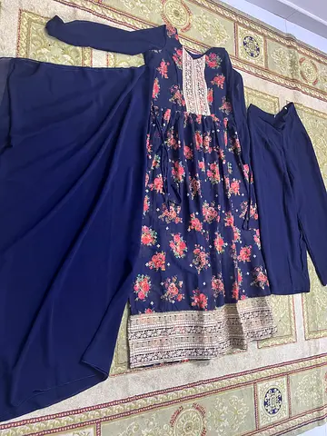 Elegant Floral Abaya with Intricate Embroidery