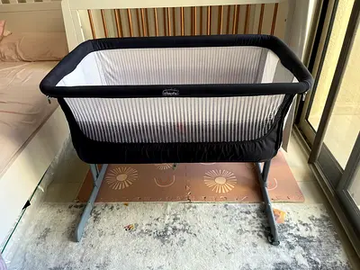 Chicco next 2 me baby crib