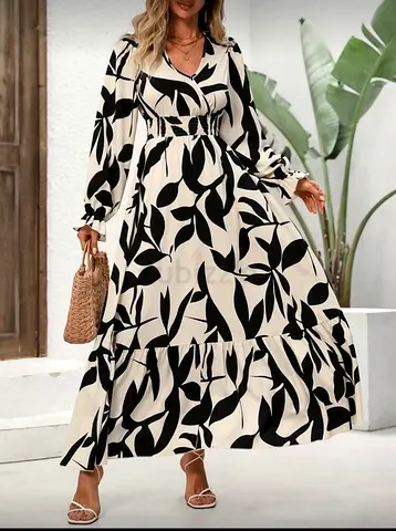 Elegant Black and White Leaf Print Maxi Dress